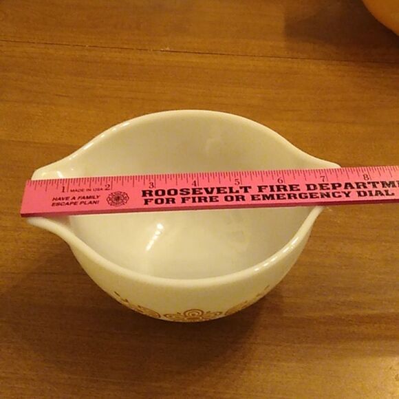 Pyrex Butterfly Gold White Bowl with Gold Floral Accents 1 1/2 PT Cottagecore - Picture 5 of 6